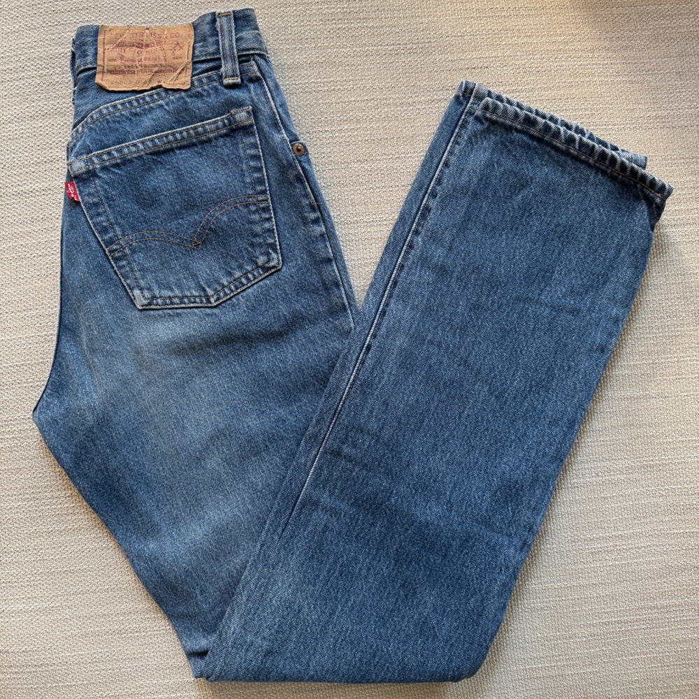 RARE FIND! Levi’s - Vintage Ladies “Wash Em Hot” 501 Fit 1980s Medium Wash Jeans